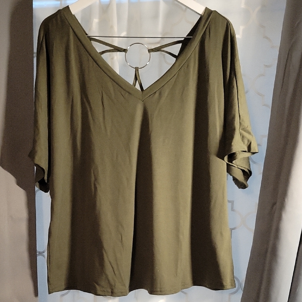 NWOT Olive Green Backless Short Sleeve Blouse - Picture 3 of 6